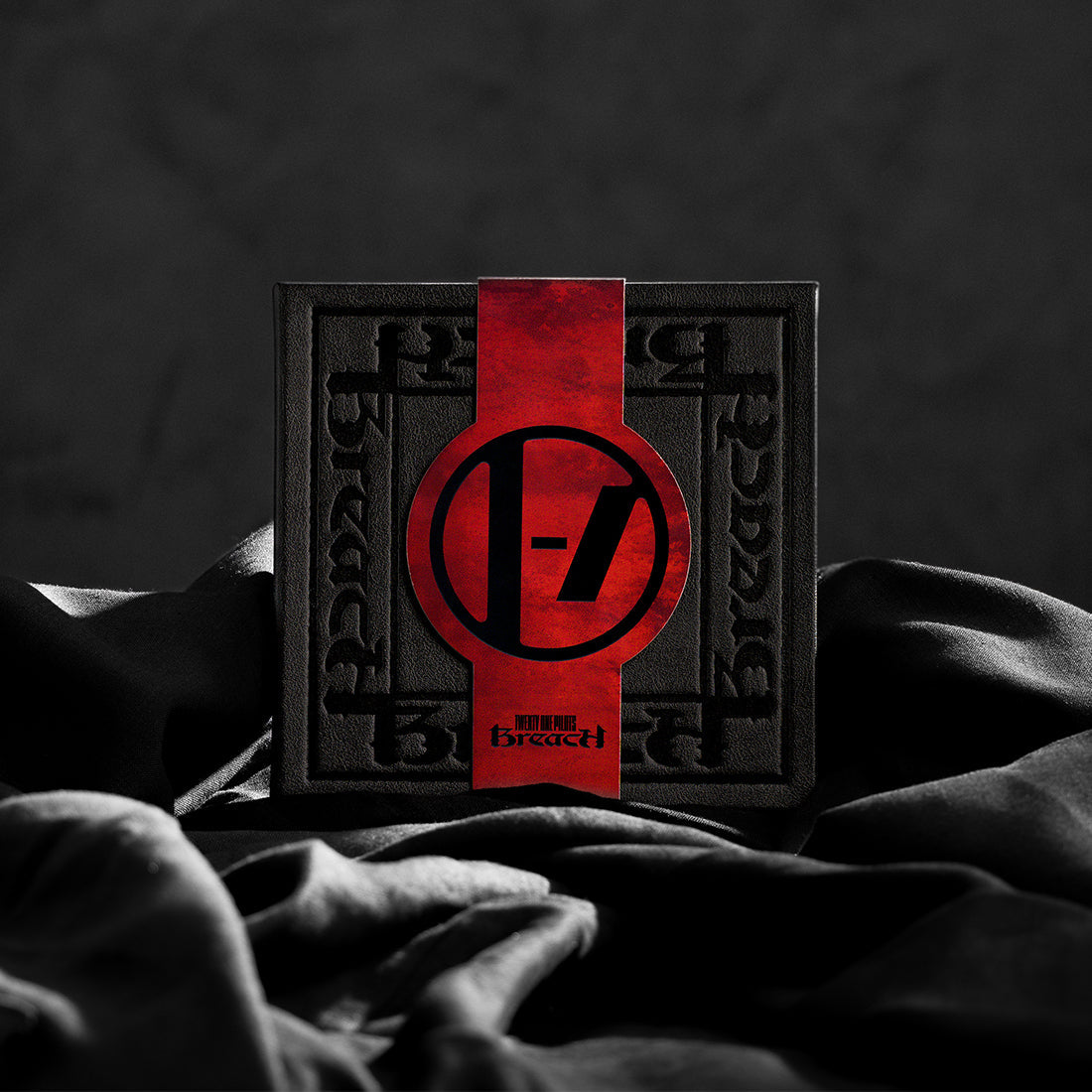 Twenty One Pilots Breach CD Boxset (Dark Clancy Edition) – Vinceron
