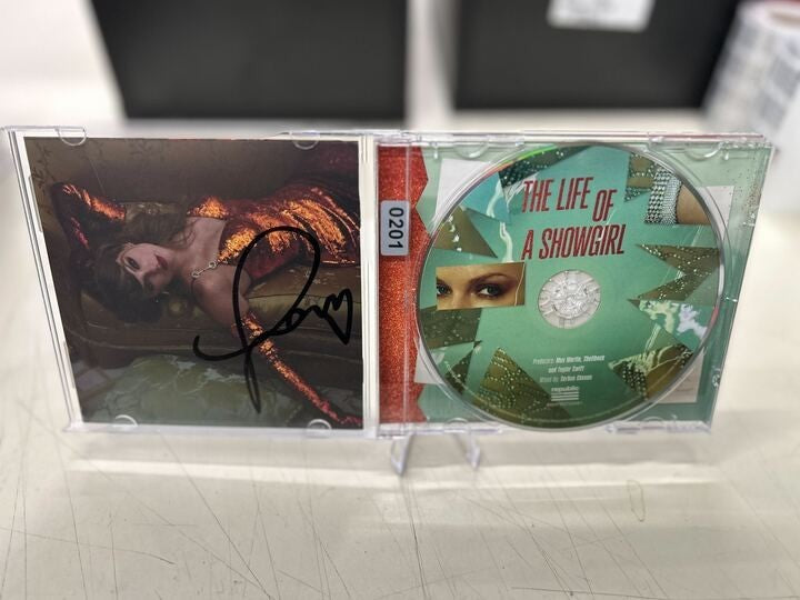 Taylor Swift - The Life of a Showgirl Signed CD | 0201 – Vinceron