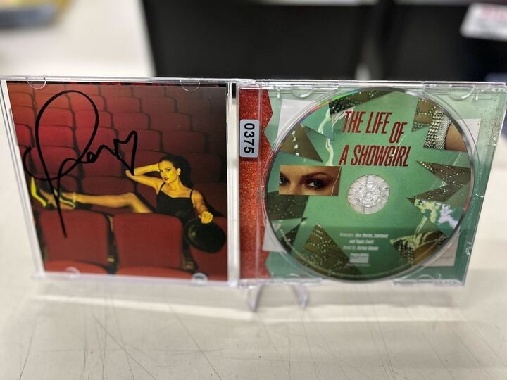 Taylor Swift - The Life of a Showgirl Signed CD | 0375 – Vinceron